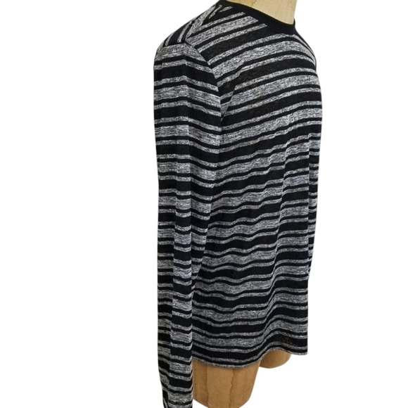 Guess Men's Long Sleeves Shirt.  Size Small. New With tags $89. - Picture 3 of 6